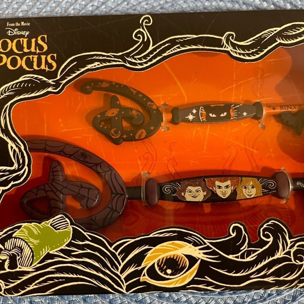 Disney Hocus Pocus Collectible Key Set NWT - Picture 7 of 9